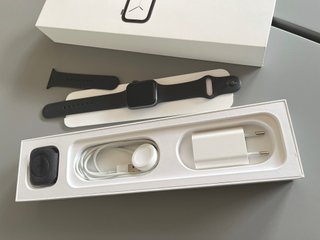 Apple Watch Series 4 GPS 40mm + Caja