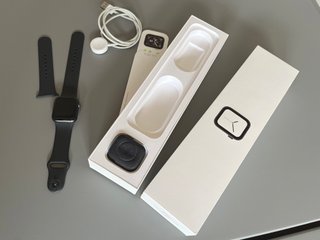 Apple Watch Series 4 GPS 40mm + Caja