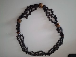 Collar de madera con cuentas