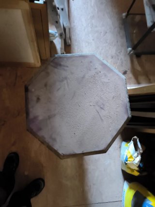 Mesa auxiliar antigua para restaurar