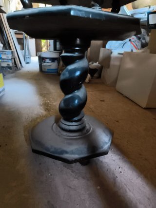 Mesa auxiliar antigua para restaurar