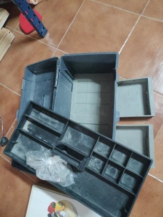 Caja de herramientas gris