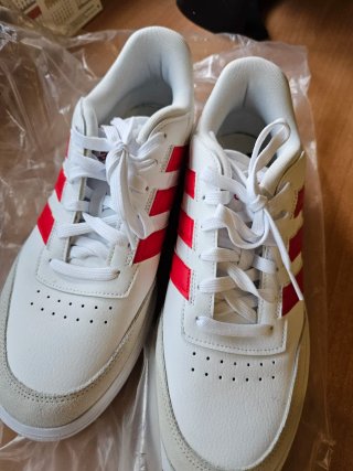 Zapatillas Adidas Blancas y Rojas
