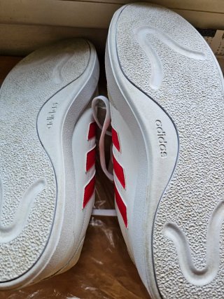 Zapatillas Adidas Blancas y Rojas