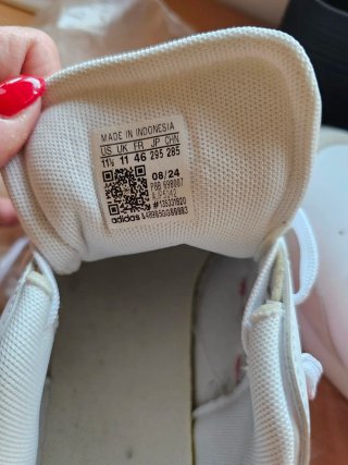 Zapatillas Adidas Blancas y Rojas