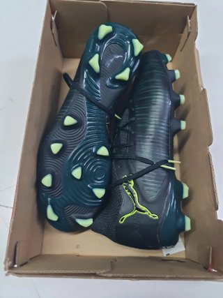 Zapatillas Fútbol Puma Negras y Verdes