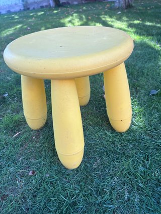 Taburete infantil amarillo