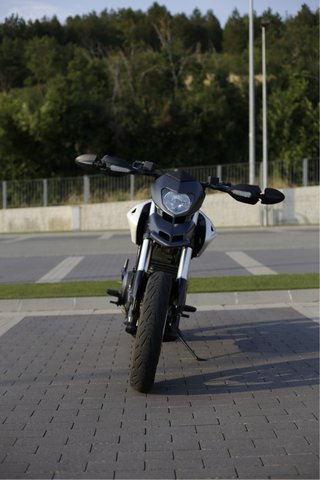 Ducati Hypermotard 796