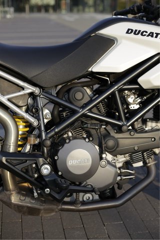 Ducati Hypermotard 796