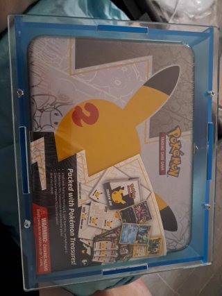 Pokémon TCG: Celebrations Collector's Chest