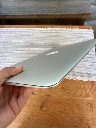 MacBook Air 13 2015 8GB - Funciona solo enchufado