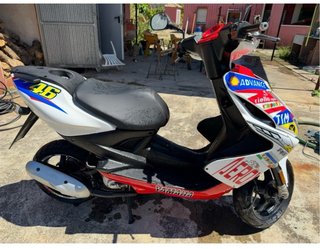 Yamaha Aerox Scooter Roja y Blanca