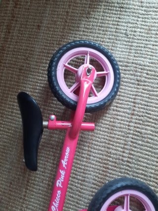 Bicicleta sin pedales rosa Chicco