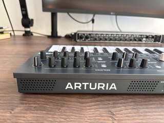 Arturia MiniFreak + Decksaver + Bolsa Roland