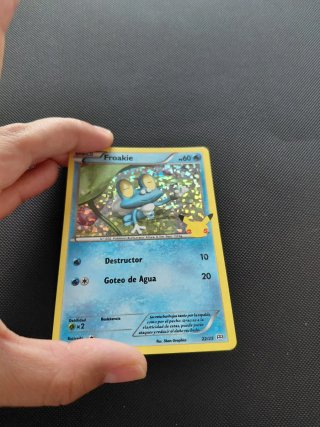 Carta Pokémon Froakie Holo 25 Aniversario McDonald