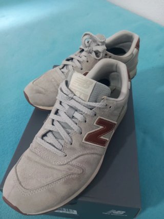 Sneakers New Balance grigie e marroni