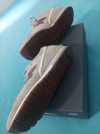 Sneakers New Balance grigie e marroni