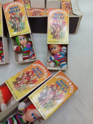 Caja expositora Muñecos Wonderful Mini Dolls