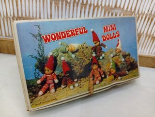 Caja expositora Muñecos Wonderful Mini Dolls