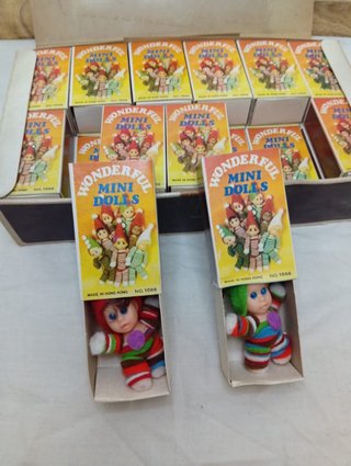 Caja expositora Muñecos Wonderful Mini Dolls