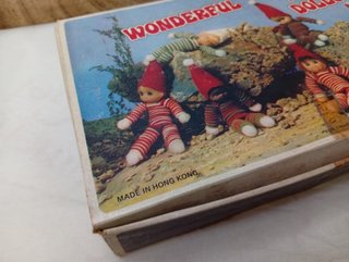 Caja expositora Muñecos Wonderful Mini Dolls
