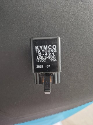 Relé arranque Kymco D-421 LGL3-90C 12VDC 15A