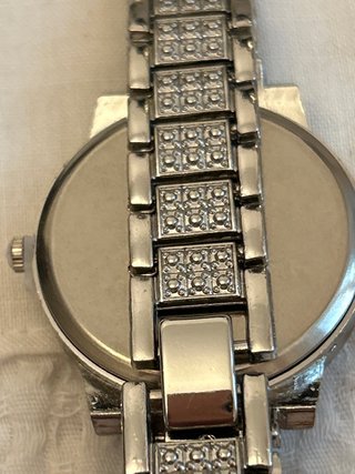 Reloj plateado acero brillantitos nuevo