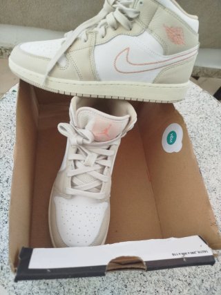 Jordan Air 1 Mid SE (GS) 38.5