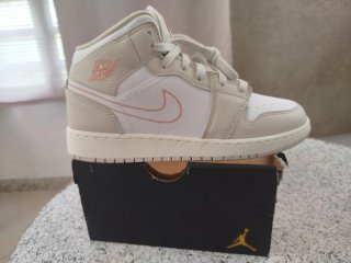 Jordan Air 1 Mid SE (GS) 38.5