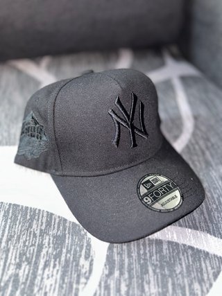 Gorra New Era NY Negra Ajustable