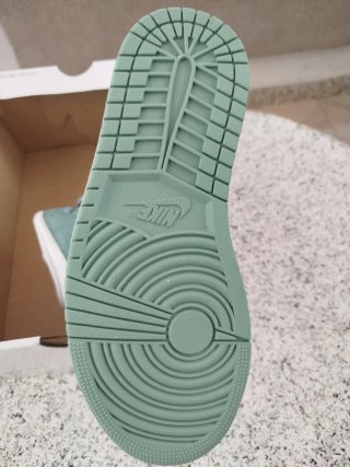 Jordan Air 1 Mid Verde Agua y Blanco