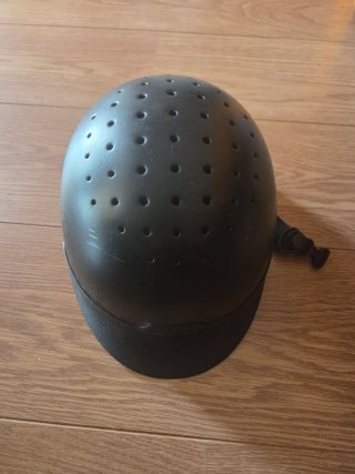 Casco infantil negro 52-55 cm