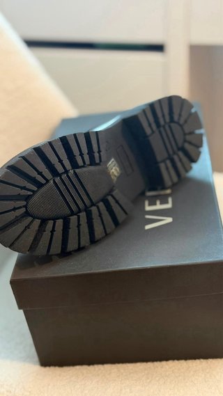 Zapatos Versace Negro y Dorado