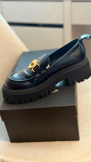 Zapatos Versace Negro y Dorado