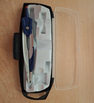 Compás Maped con estuche