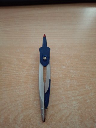 Compás Maped con estuche