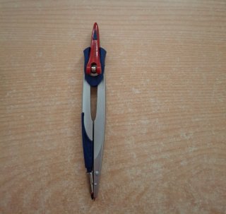 Compás Maped con estuche