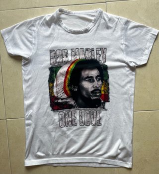Pack Bob Marley: camisetas, gorro rasta, bufanda.