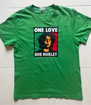 Pack Bob Marley: camisetas, gorro rasta, bufanda.