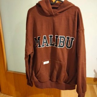 Sudaderas con y sin capucha varios colores.