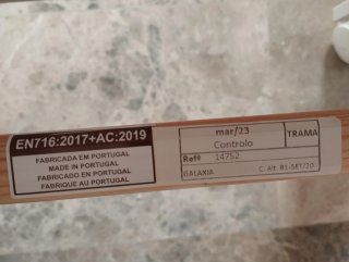 Cuna blanca Trama Galaxia colchón y sábanas
