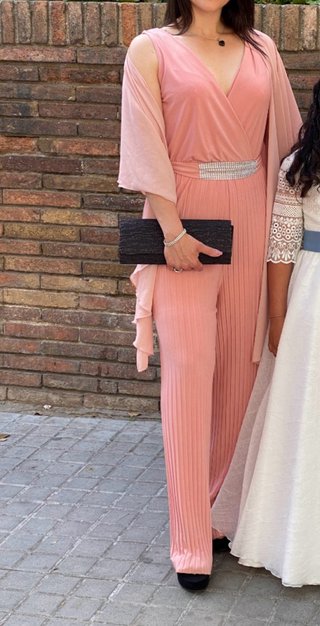Mono elegante rosa palo con chal