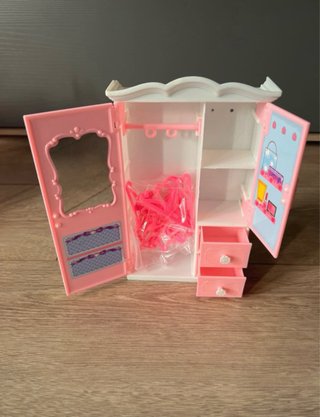 Armario, literas y sofá Barbie (sin muñeca)