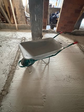 2 Carretillas de obra metálicas