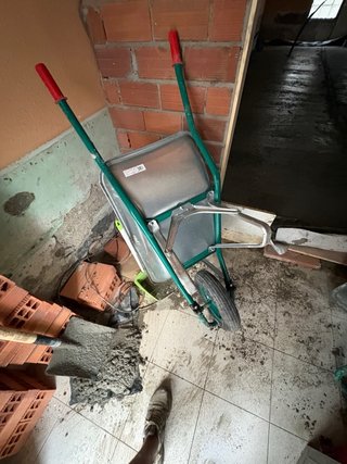 2 Carretillas de obra metálicas