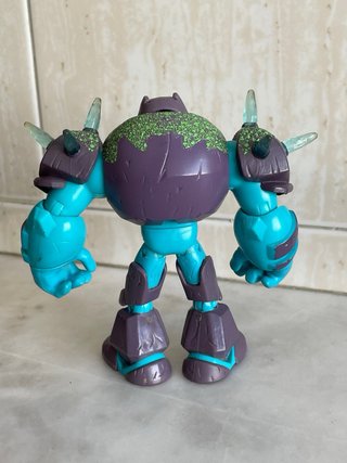 Figura Ben 10 Omni Enhanced Shock Rock Playmates