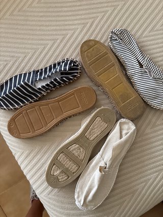 3 pares de alpargatas (beige y negro)