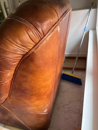 Poltrona in pelle vintage da restaurare