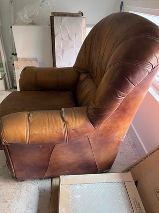 Poltrona in pelle vintage da restaurare