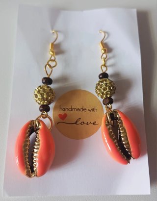 Pendientes concha coral y dorados